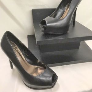 Kenneth Cole Top Tier Black Peep toe heel pumps